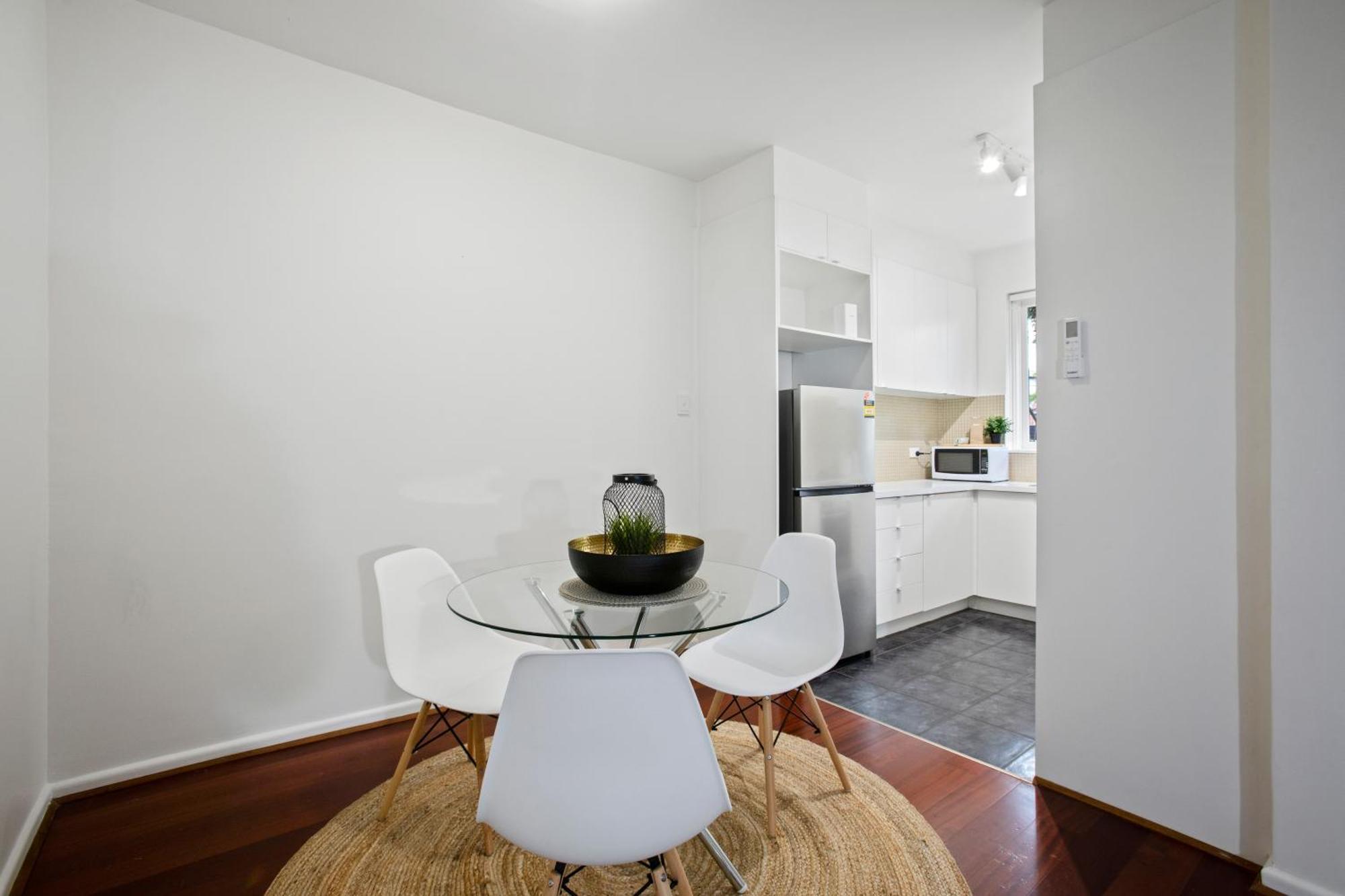 Complete Host Cromwell Rd *