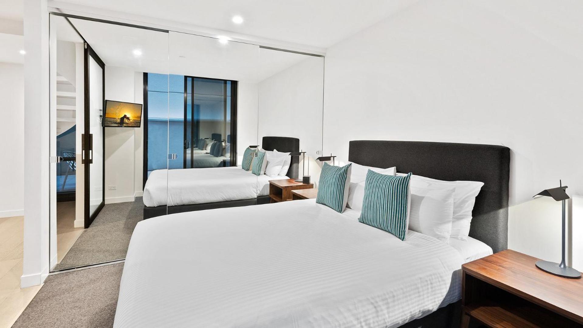 District South Yarra 4*