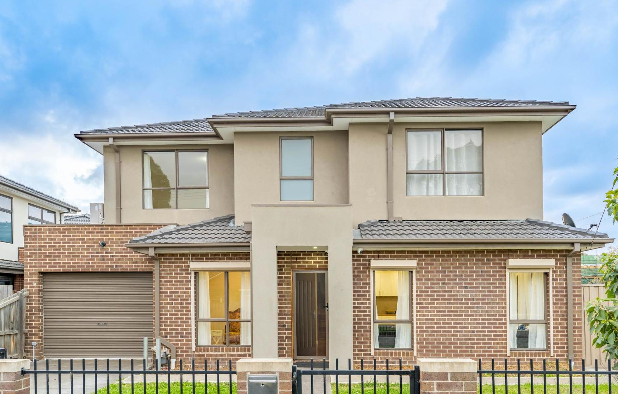 Hidden Gem - 3 Bedroom Townhouse In Heidelberg West Melbourne