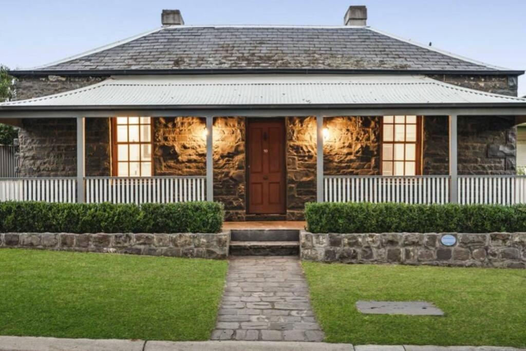 The Old Coach House C1850s Private Holiday home
