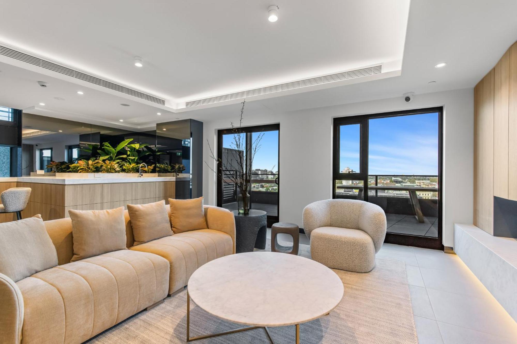 Stylish 1-bed With Pool Gym & Stunning Views Apartment