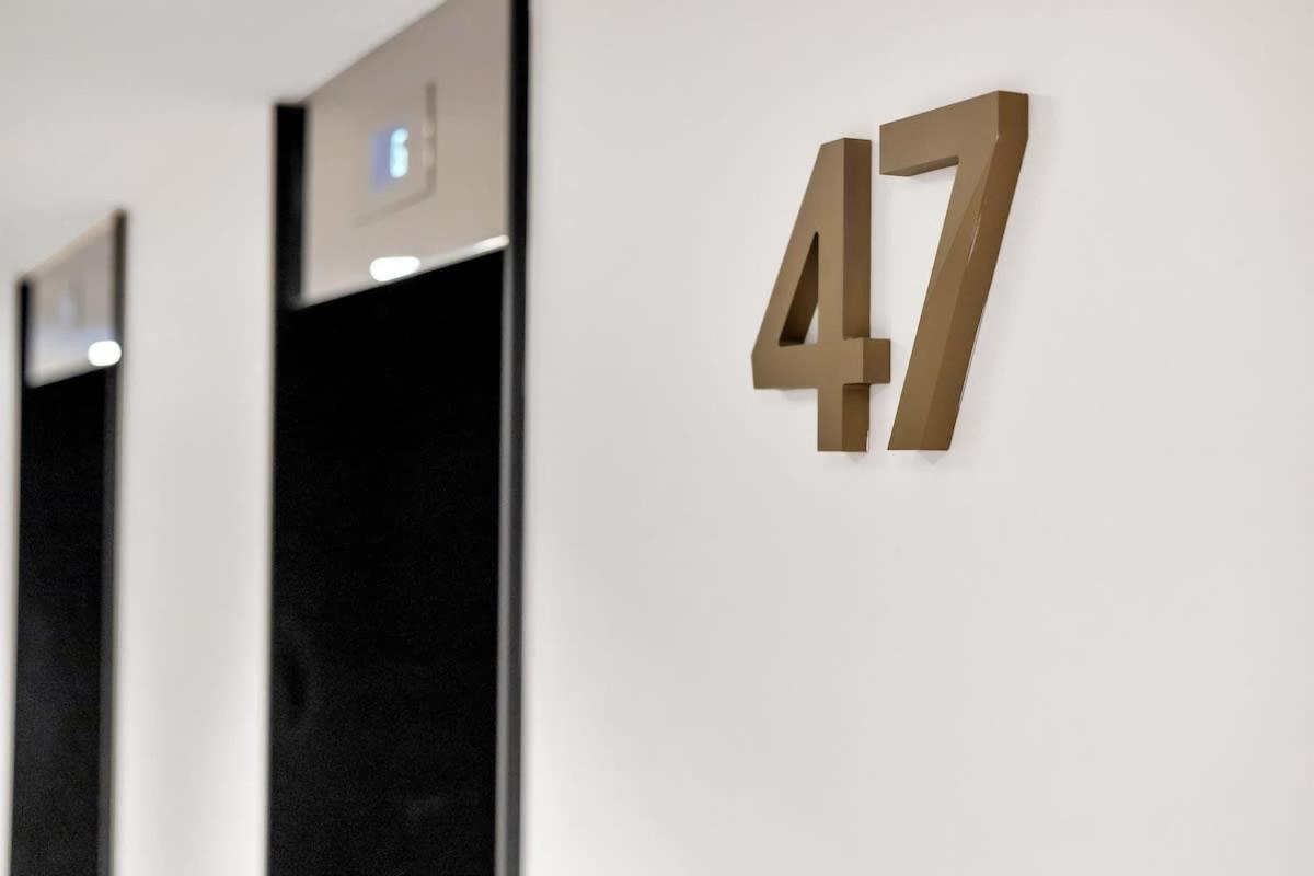 Square - 47th Floor 2br Executive Gem * Melbourne