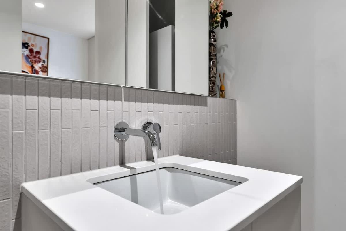 Apartment Square - 47th Floor 2br Executive Gem *