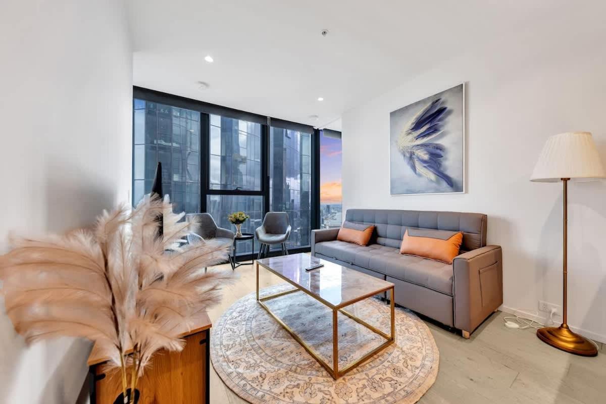 Square - 47th Floor 2br Executive Gem Melbourne