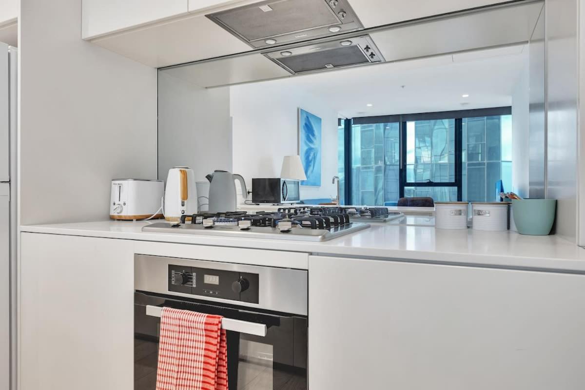Square - 47th Floor 2br Executive Gem Apartment *
