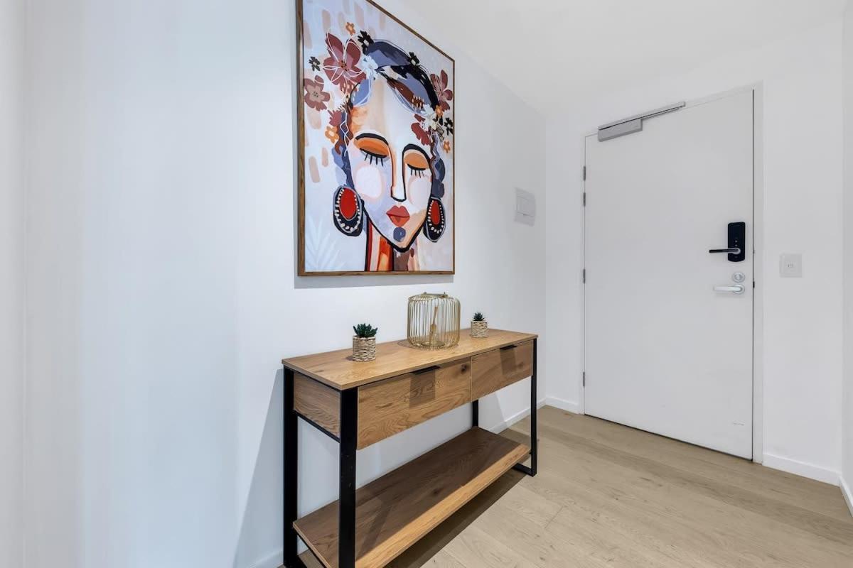 Apartment Square - 47th Floor 2br Executive Gem *