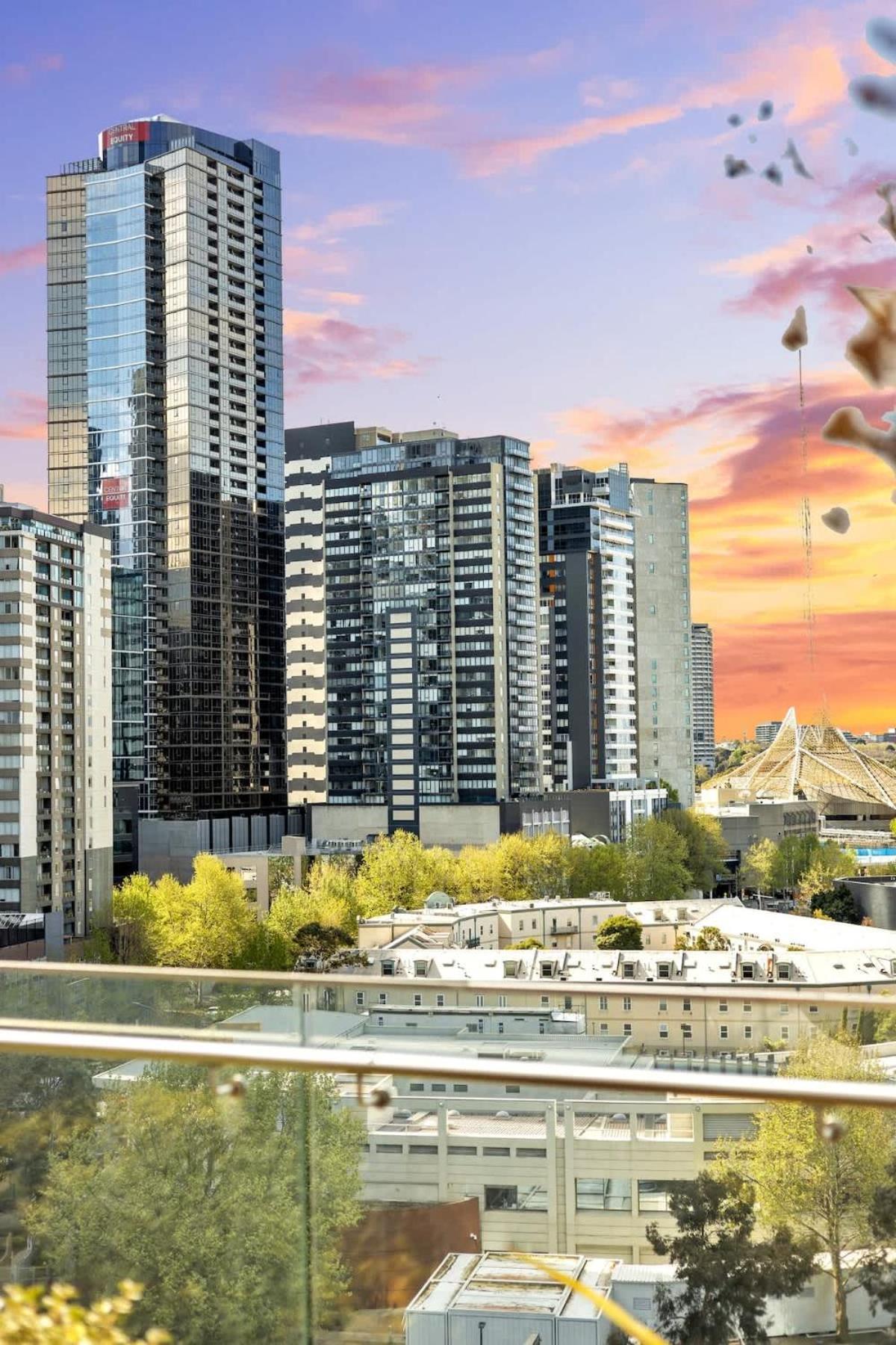 Square - 47th Floor 2br Executive Gem *
