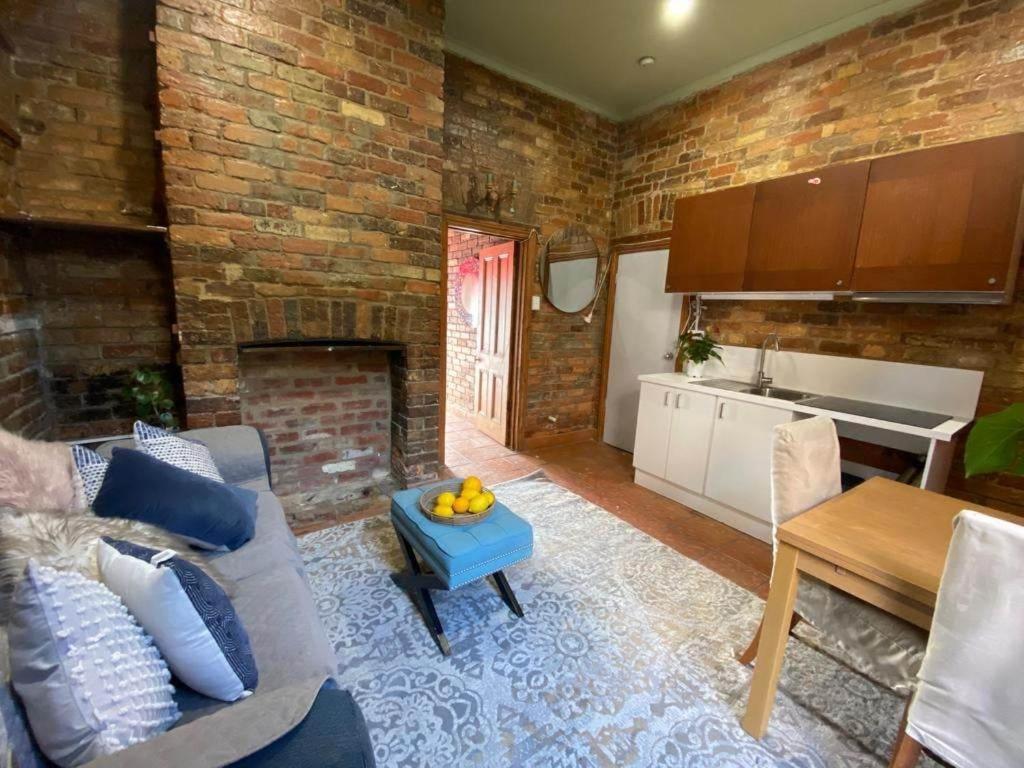 Fitzroy-private 4beds 2baths *