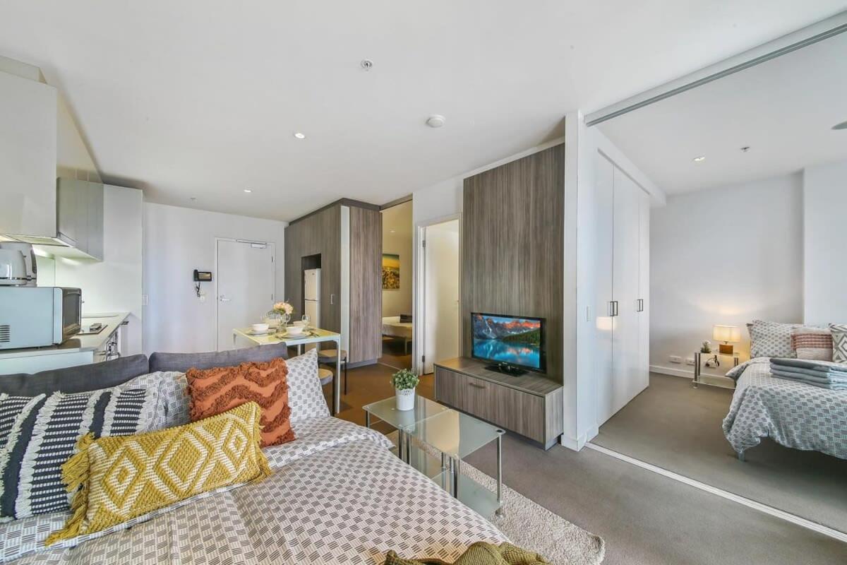 A Comfy & Stylish 2br Near Southern Cross *