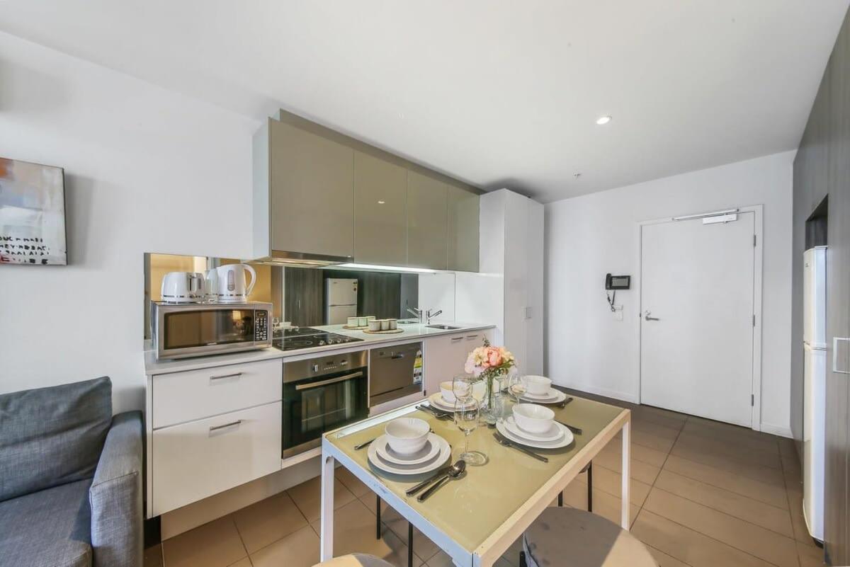 A Comfy & Stylish 2br Near Southern Cross Melbourne