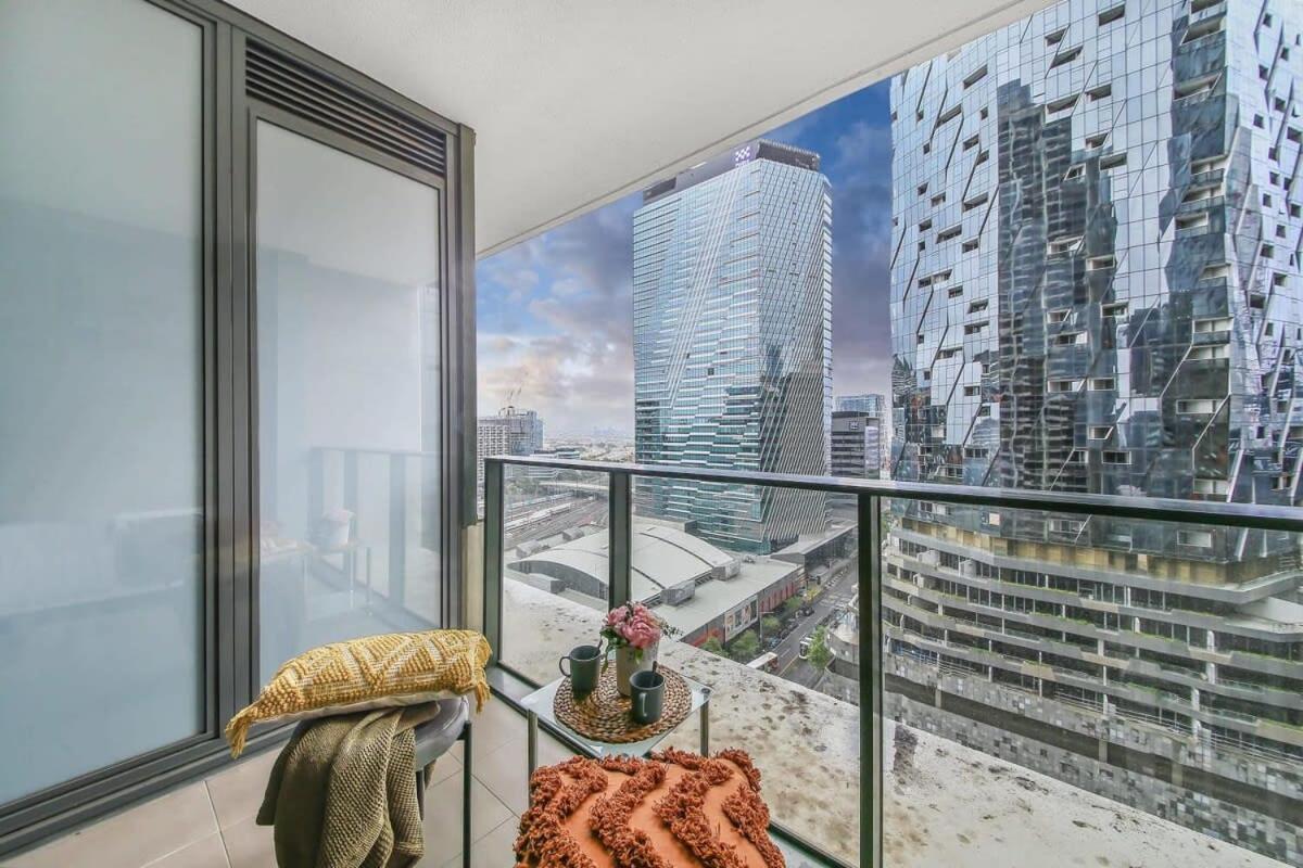 A Comfy & Stylish 2br Near Southern Cross Apartment