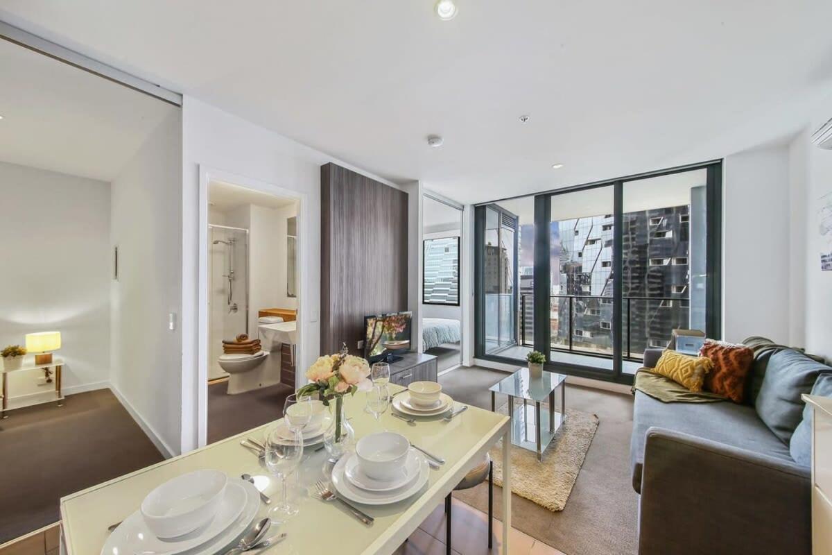A Comfy & Stylish 2br Near Southern Cross Melbourne