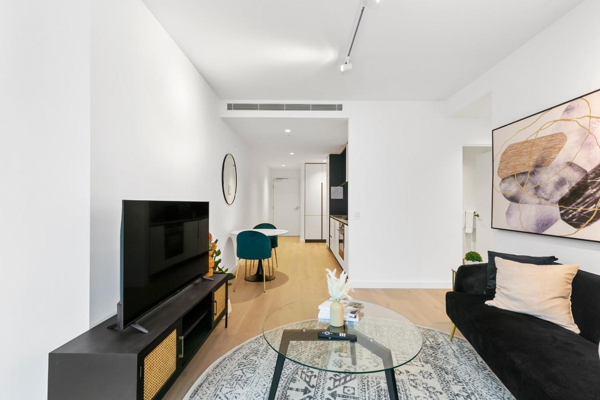 Floor In Location W Gym, Pool & Wifi