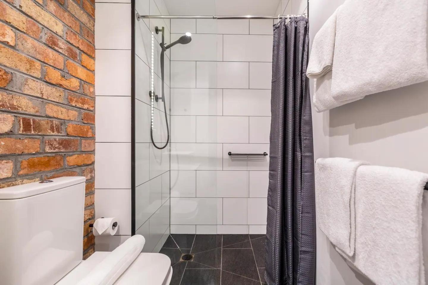 Industrialstyle Pad In Cool Grungy Neighborhood Apartment *