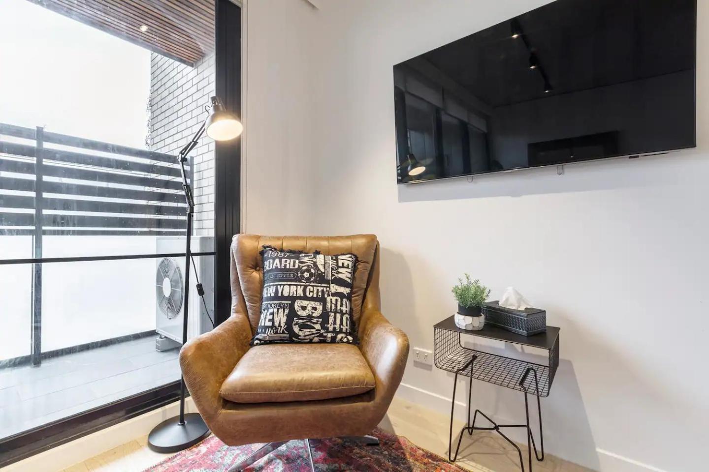 Industrialstyle Pad In Cool Grungy Neighborhood *