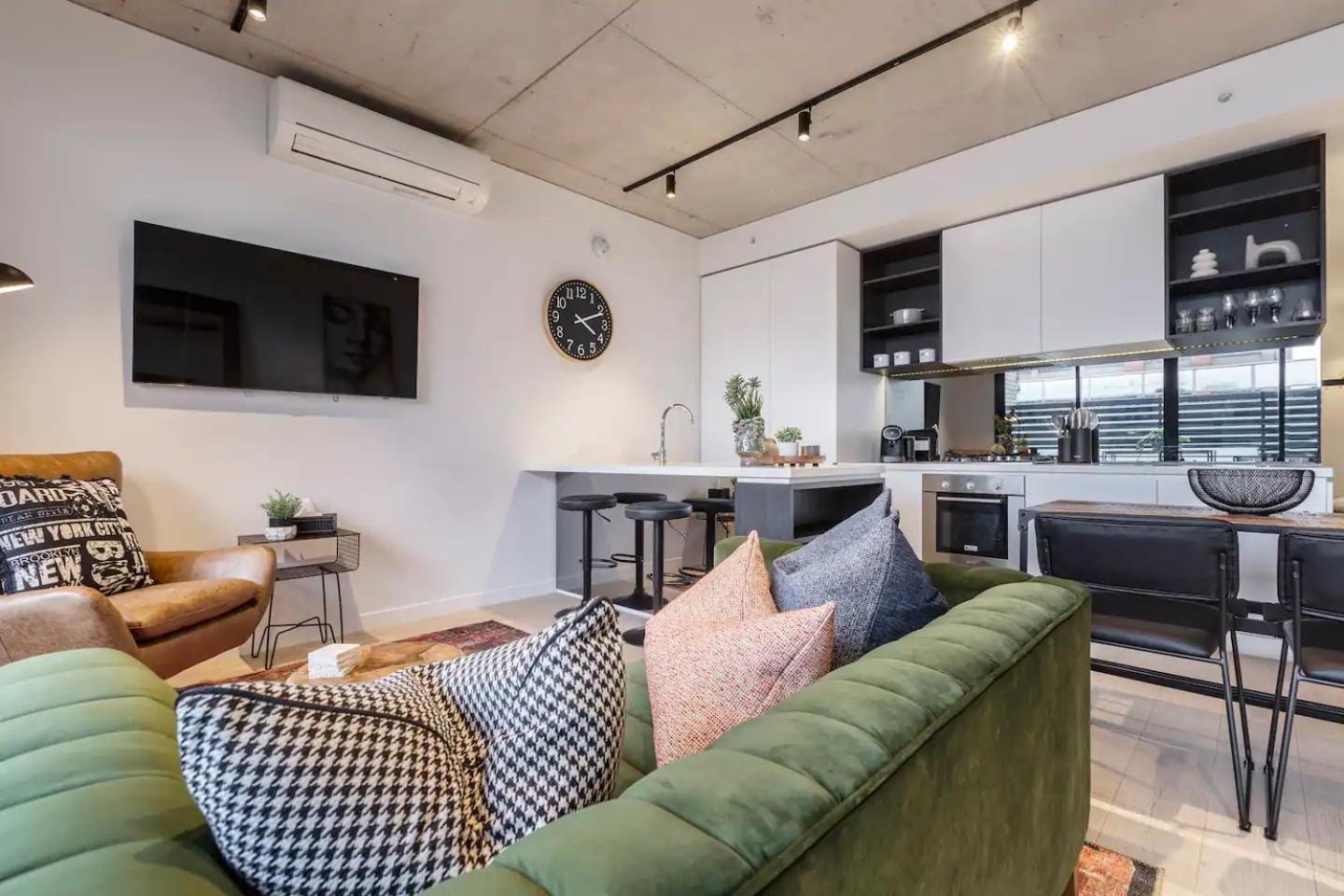 Industrialstyle Pad In Cool Grungy Neighborhood Melbourne