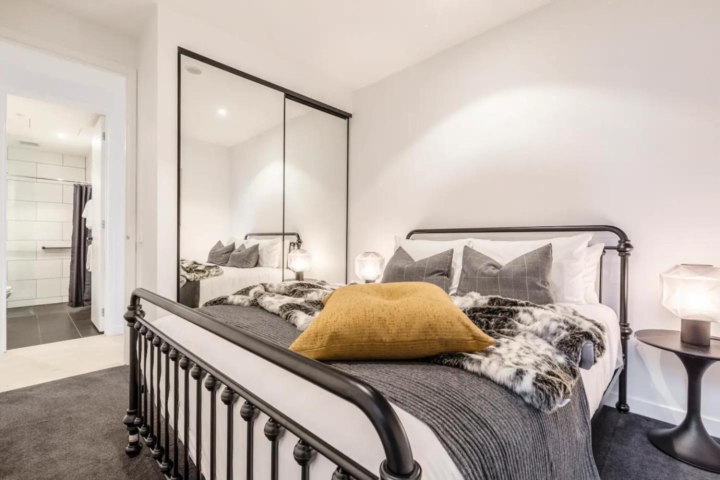 Industrialstyle Pad In Cool Grungy Neighborhood Apartment
