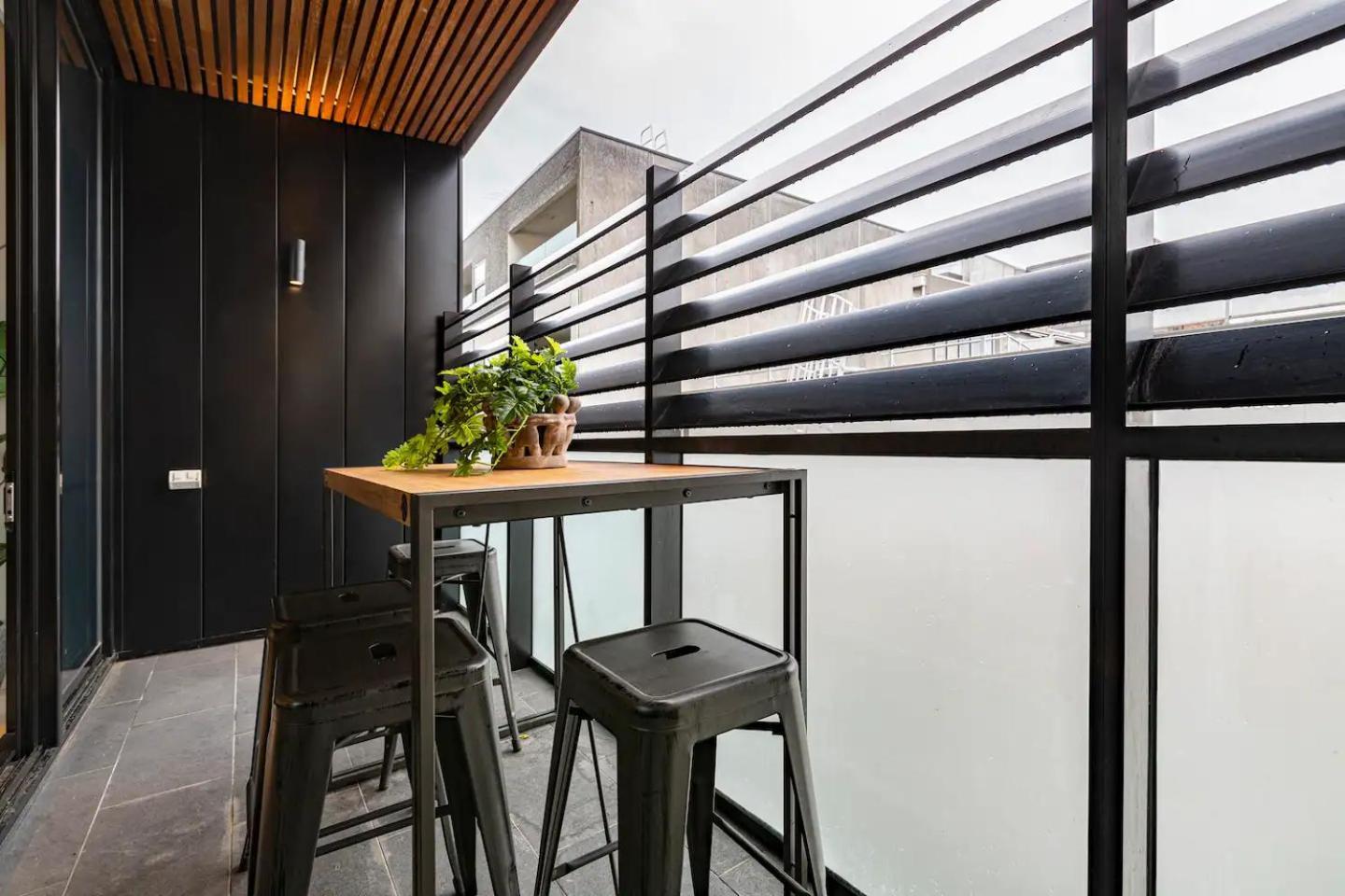 Industrialstyle Pad In Cool Grungy Neighborhood Apartment Melbourne