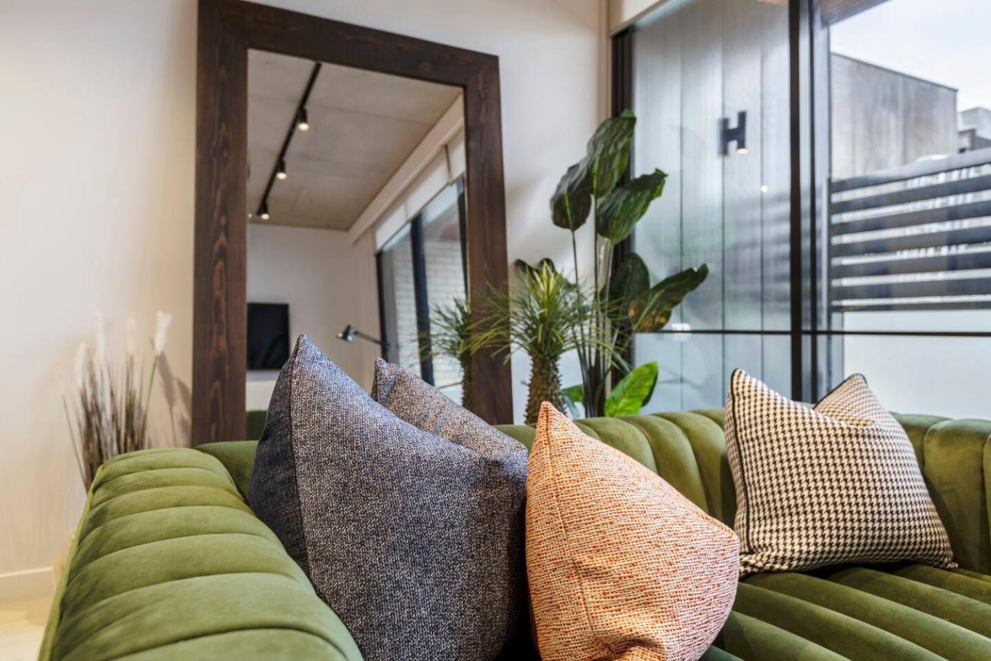 Industrialstyle Pad In Cool Grungy Neighborhood Melbourne