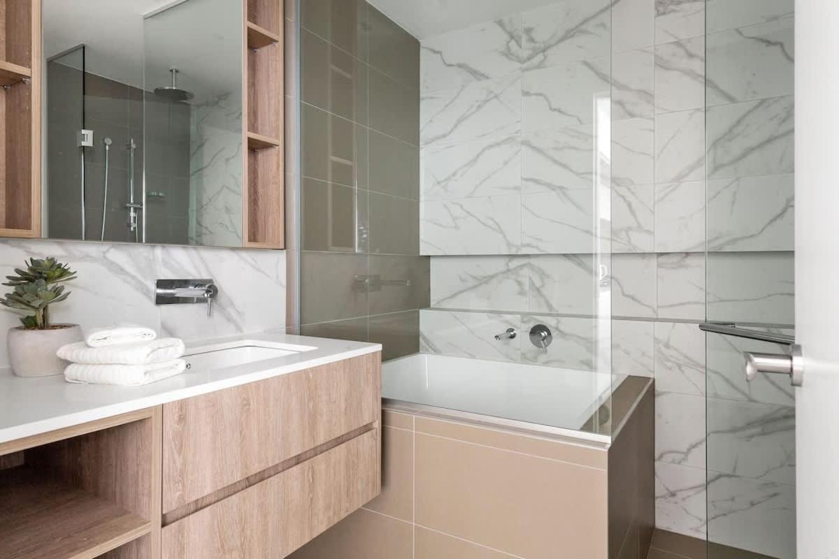 Apartment Chic 2br Opposite Southern Cross Views Melbourne
