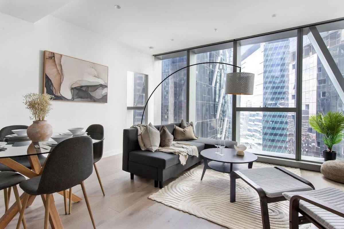 Chic 2br Opposite Southern Cross Views Apartment