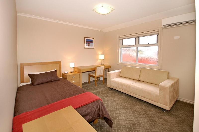 6p - Large Premium In Shared Space In Brunswick! * Melbourne