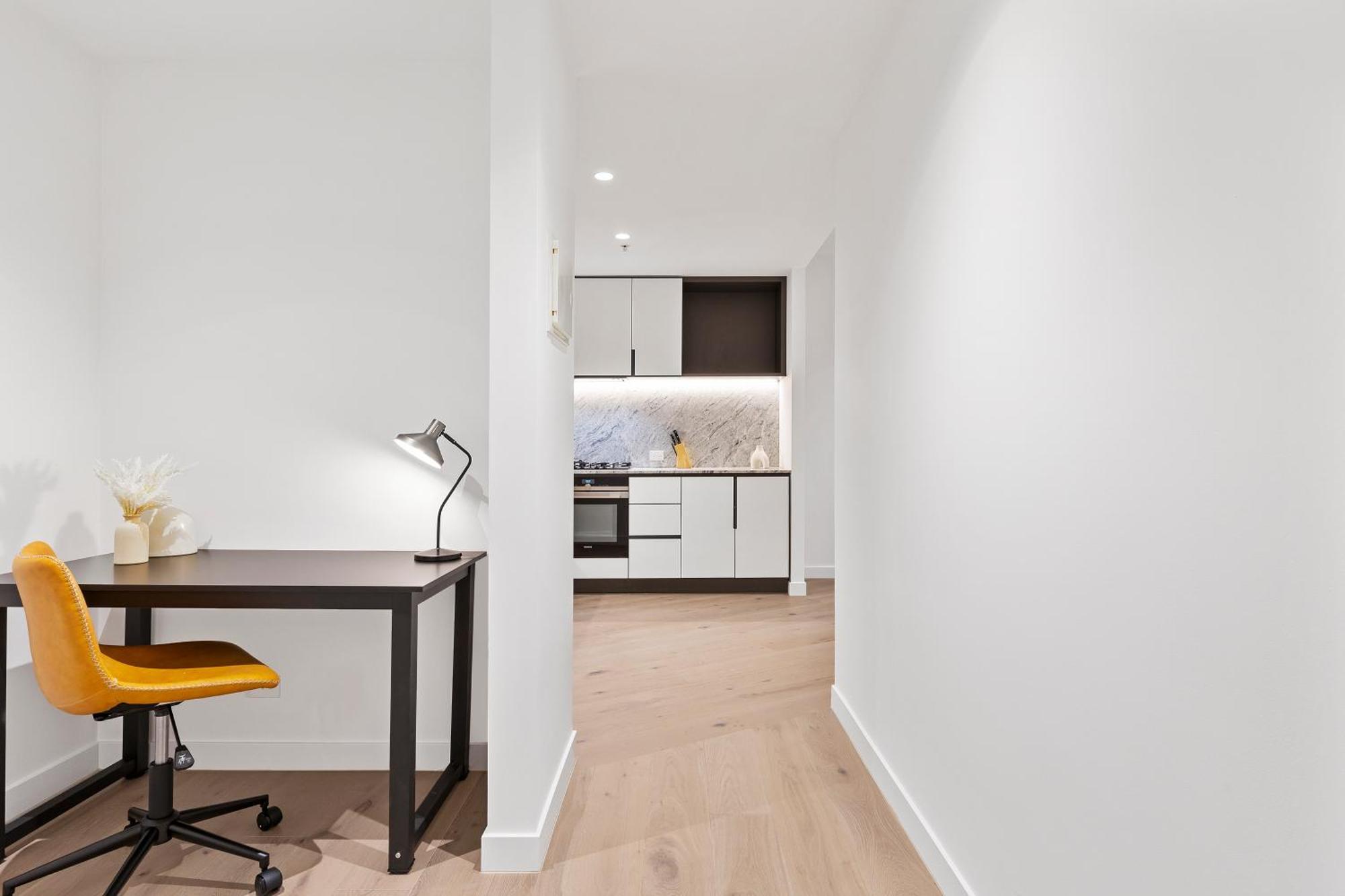 Apartment Stylish & Modern In West Side Place W Balcony Melbourne
