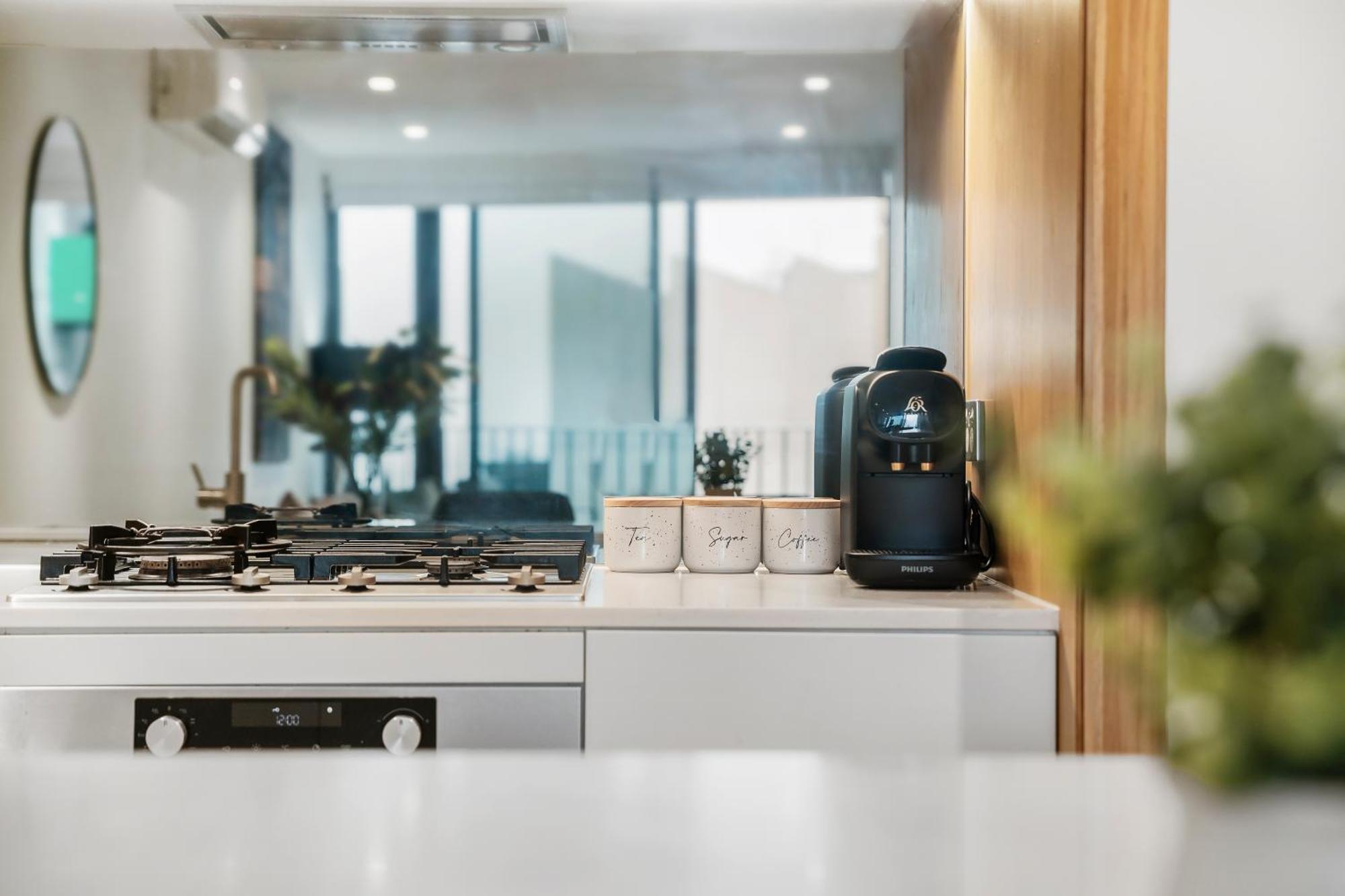 Apartment Bright And Stylish 1br W Balcony, Wi-fi And Desk *