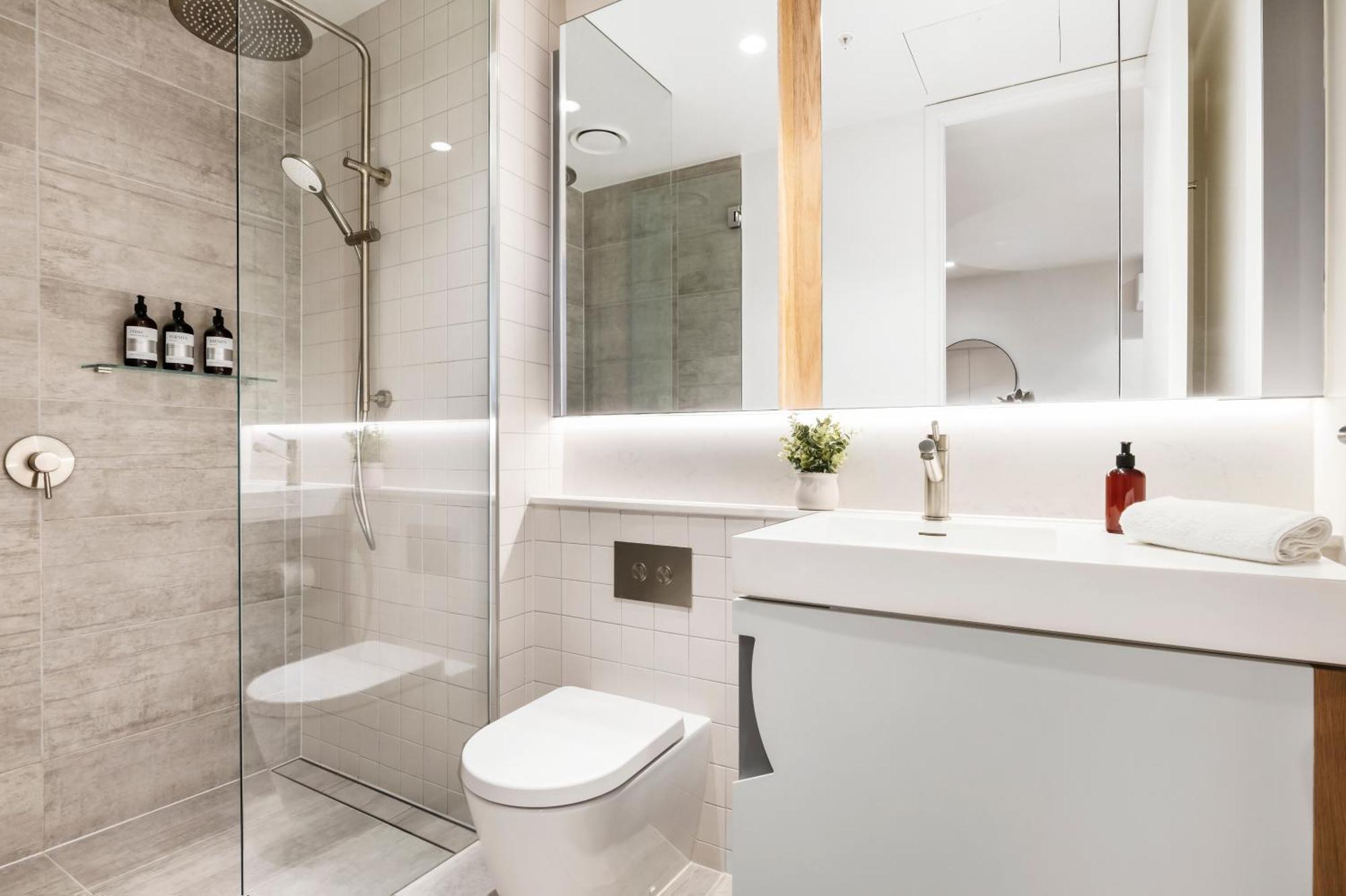 Bright And Stylish 1br W Balcony, Wi-fi And Desk Apartment Melbourne