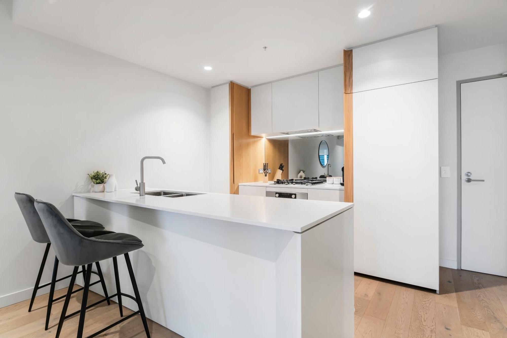 Bright And Stylish 1br W Balcony, Wi-fi And Desk *