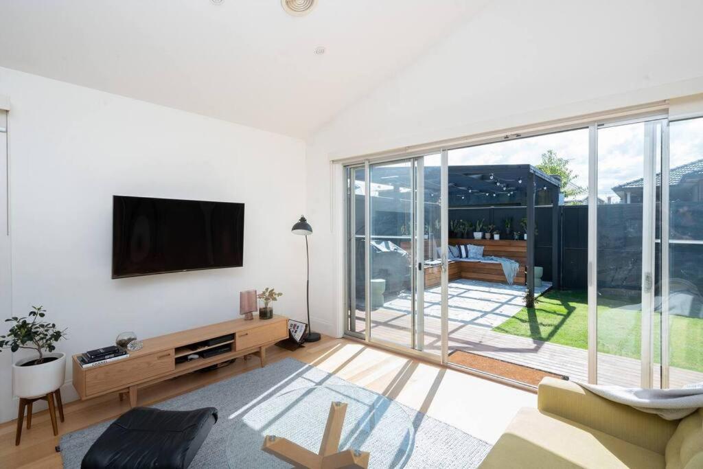 Spacious Light-filled 3bd Sanctuary In Northcote Melbourne