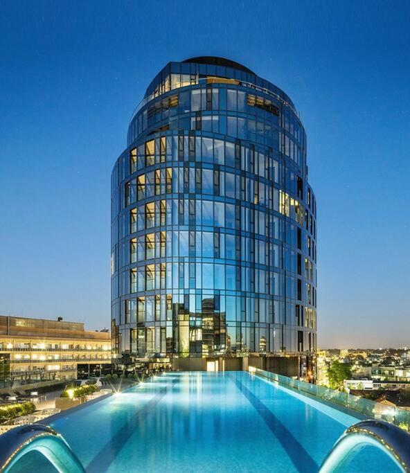 Parkside Perfection Next To Cbd With Free Parking *