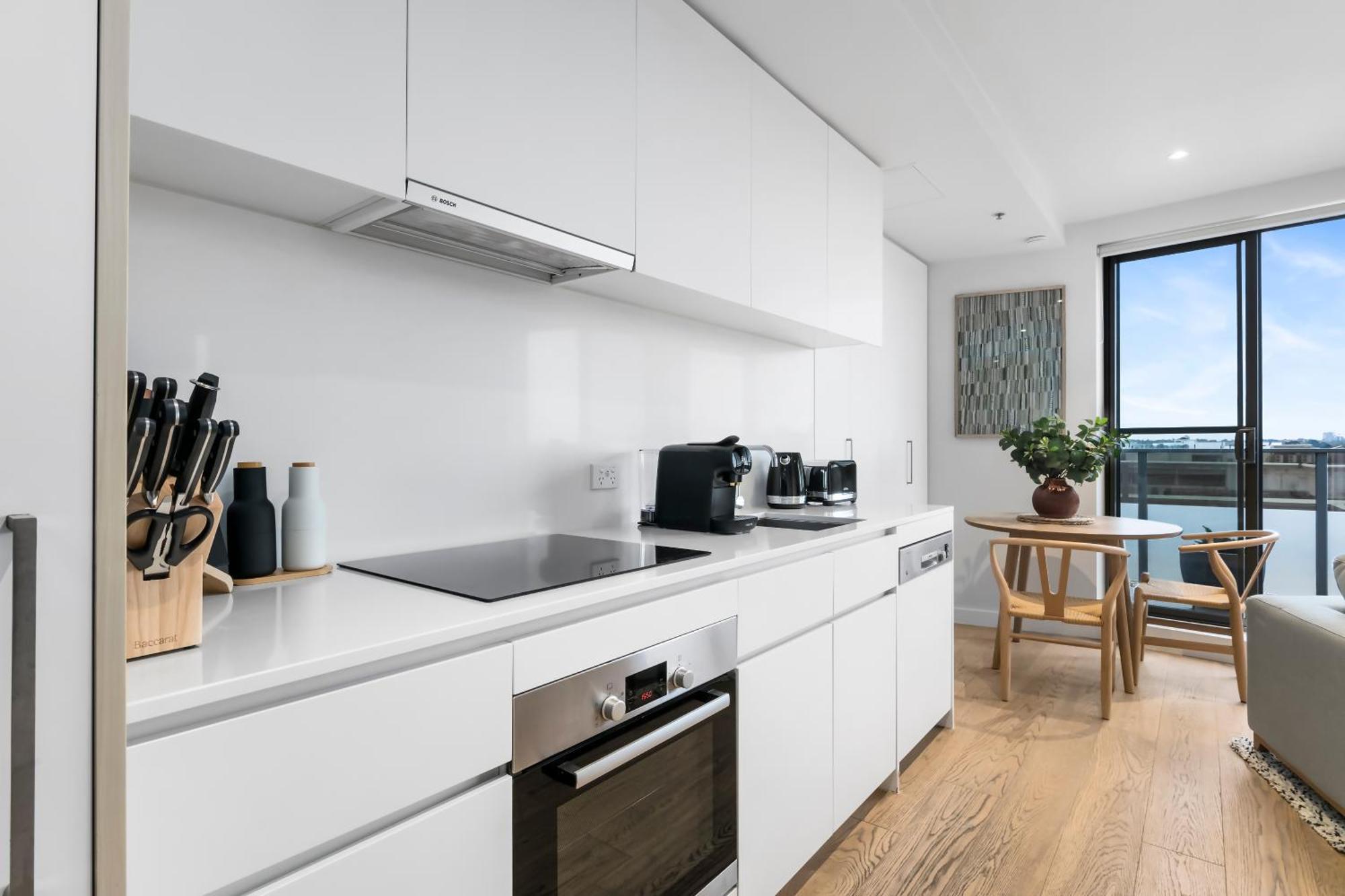 Stylish And Modern With Large Balcony, Wifi And Parking