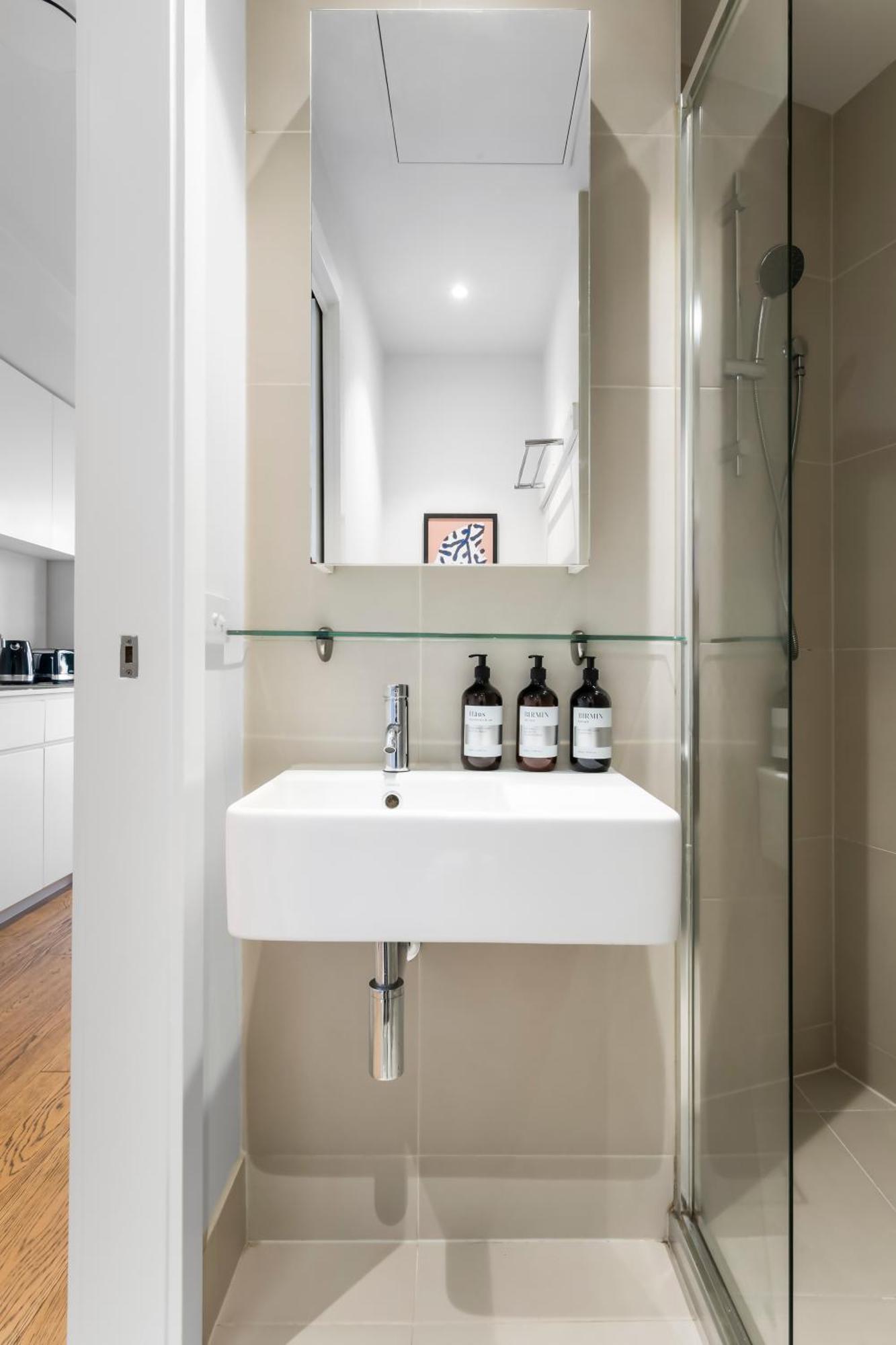 Stylish And Modern With Large Balcony, Wifi And Parking * Melbourne