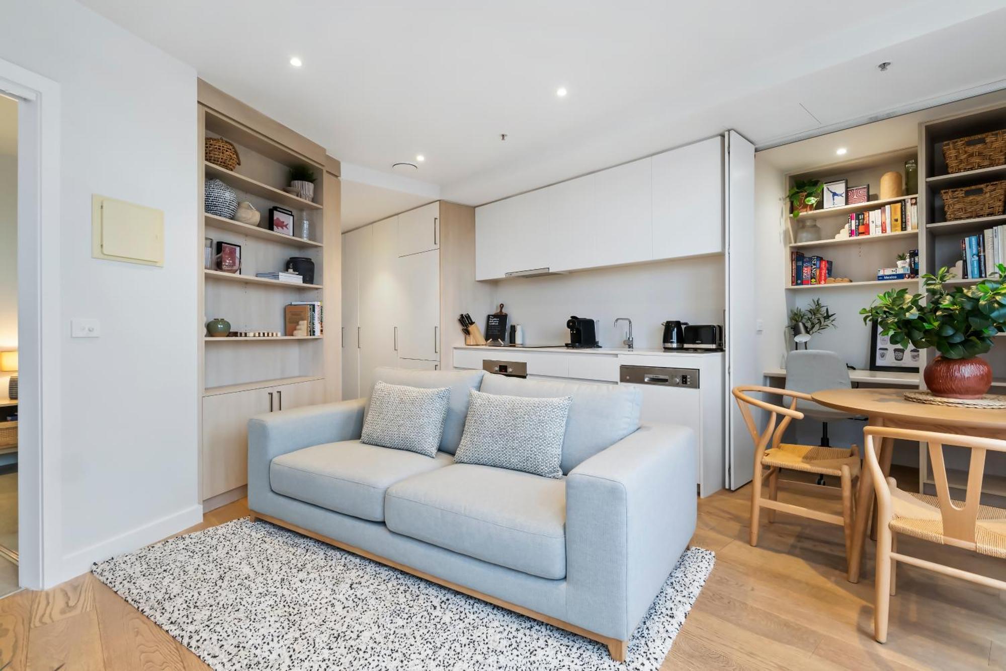 Apartment Stylish And Modern With Large Balcony, Wifi And Parking