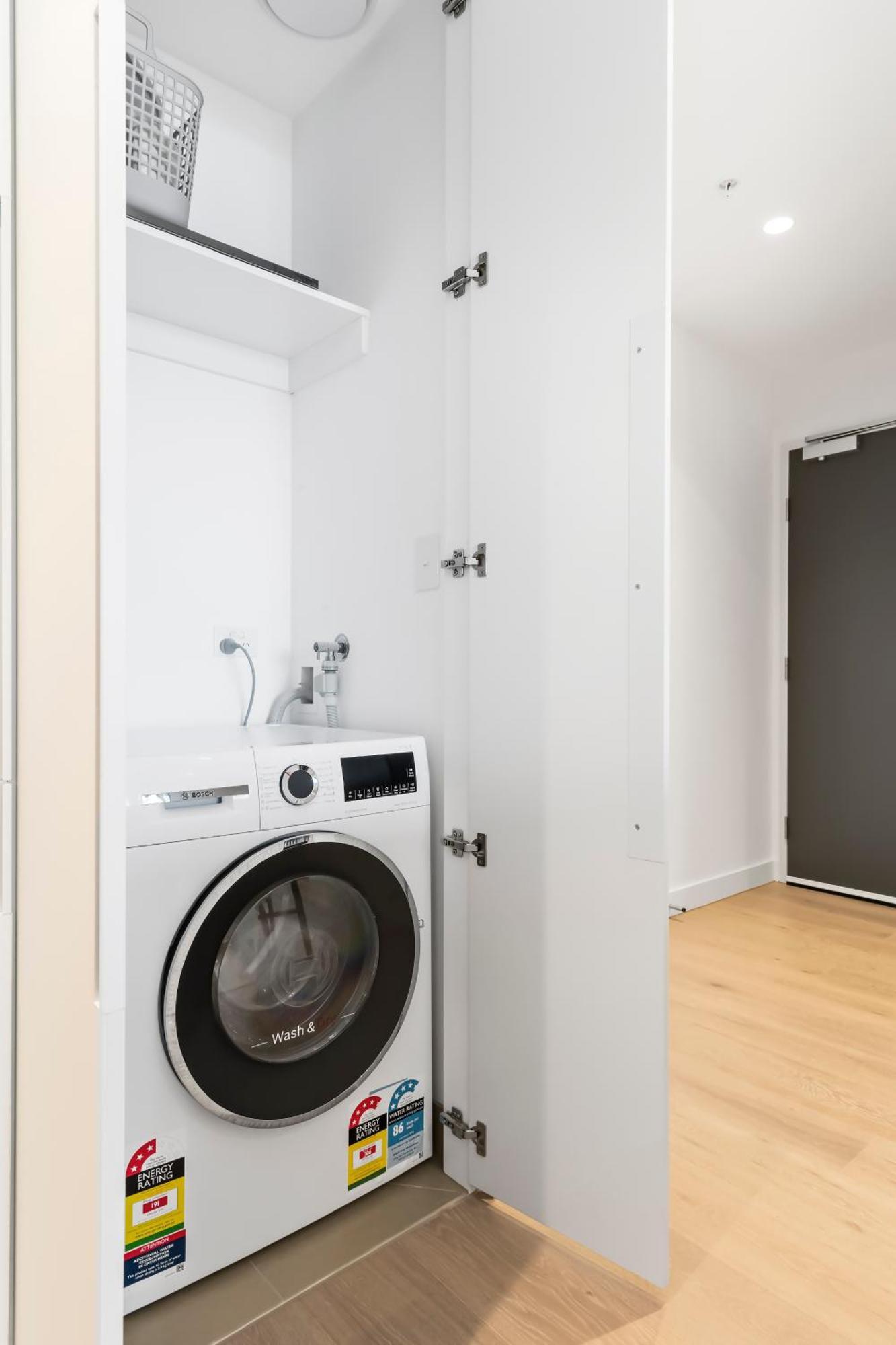 Cbd Location With Stunning And Bay Views * Melbourne