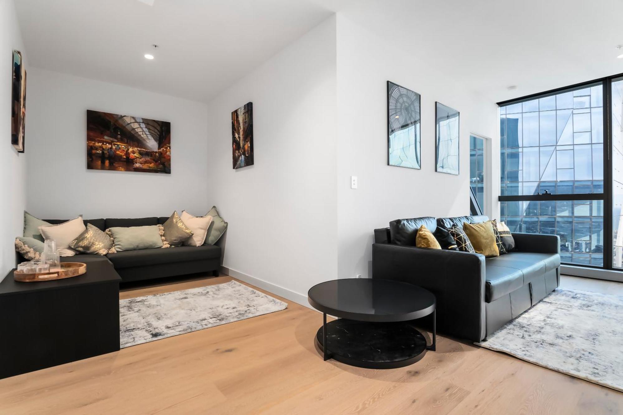 Cbd Location With Stunning And Bay Views Apartment