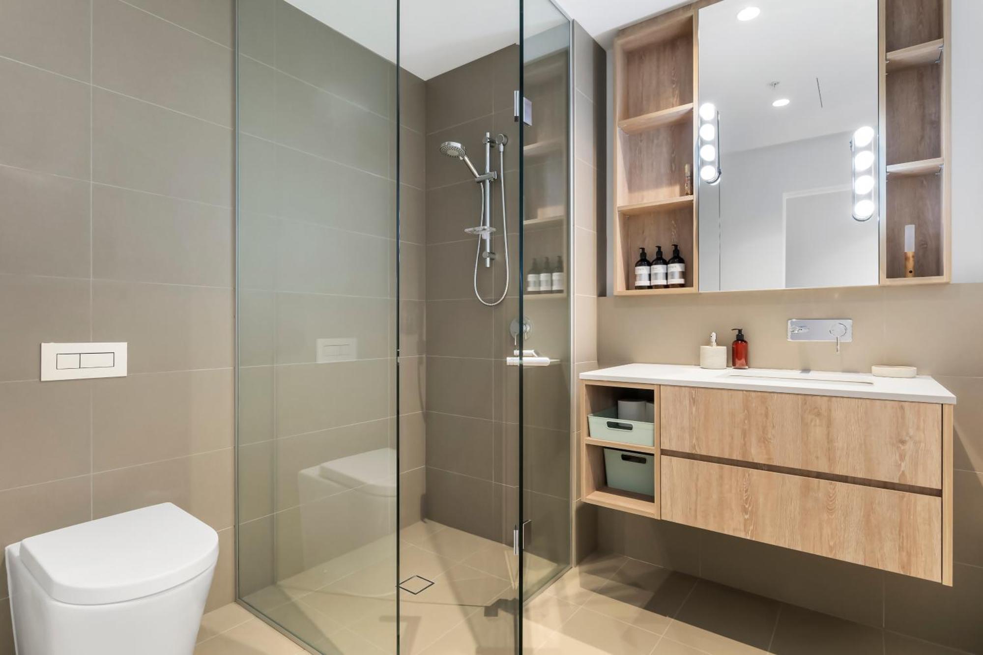 Apartment Cbd Location With Stunning And Bay Views Melbourne