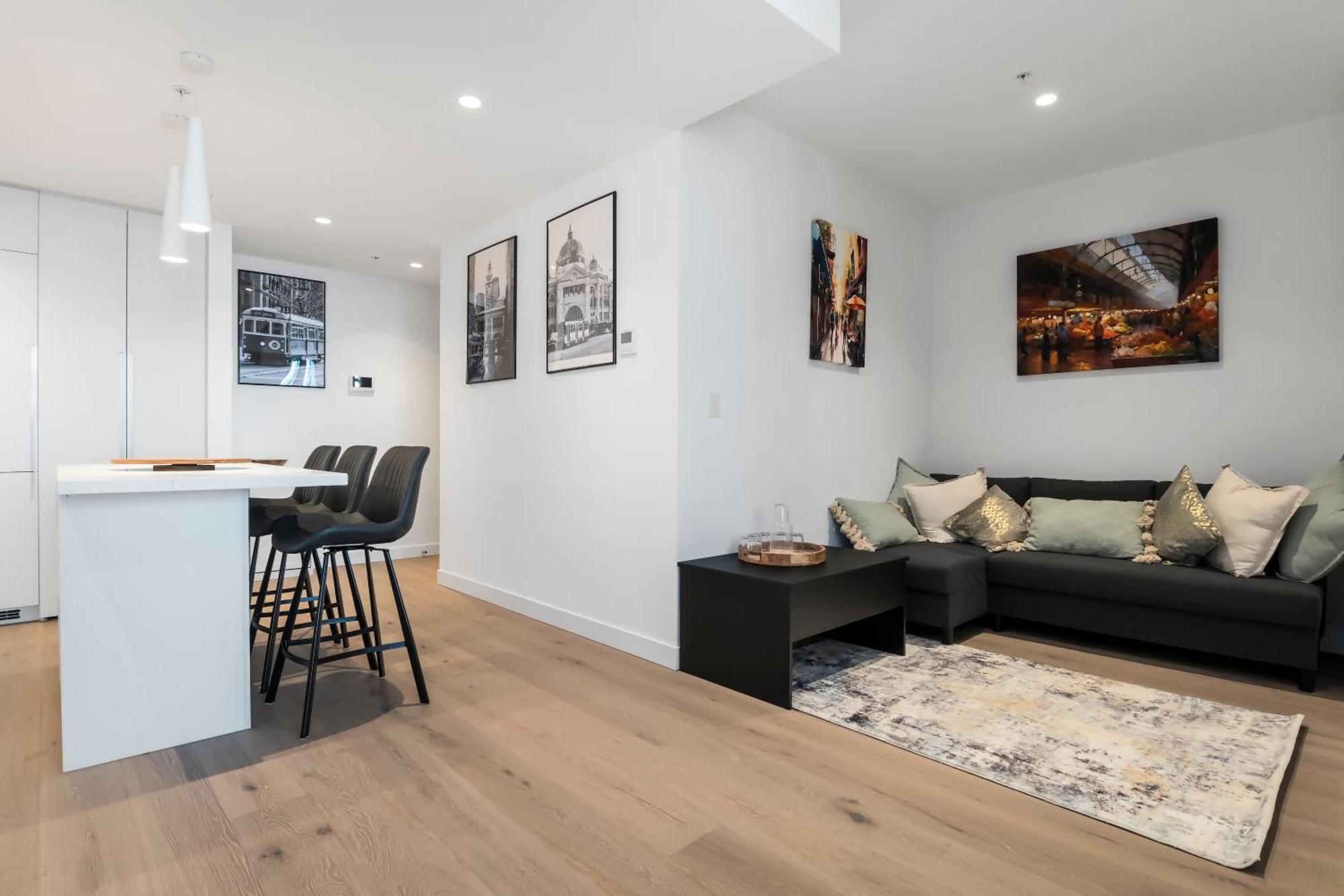 Cbd Location With Stunning And Bay Views Apartment *