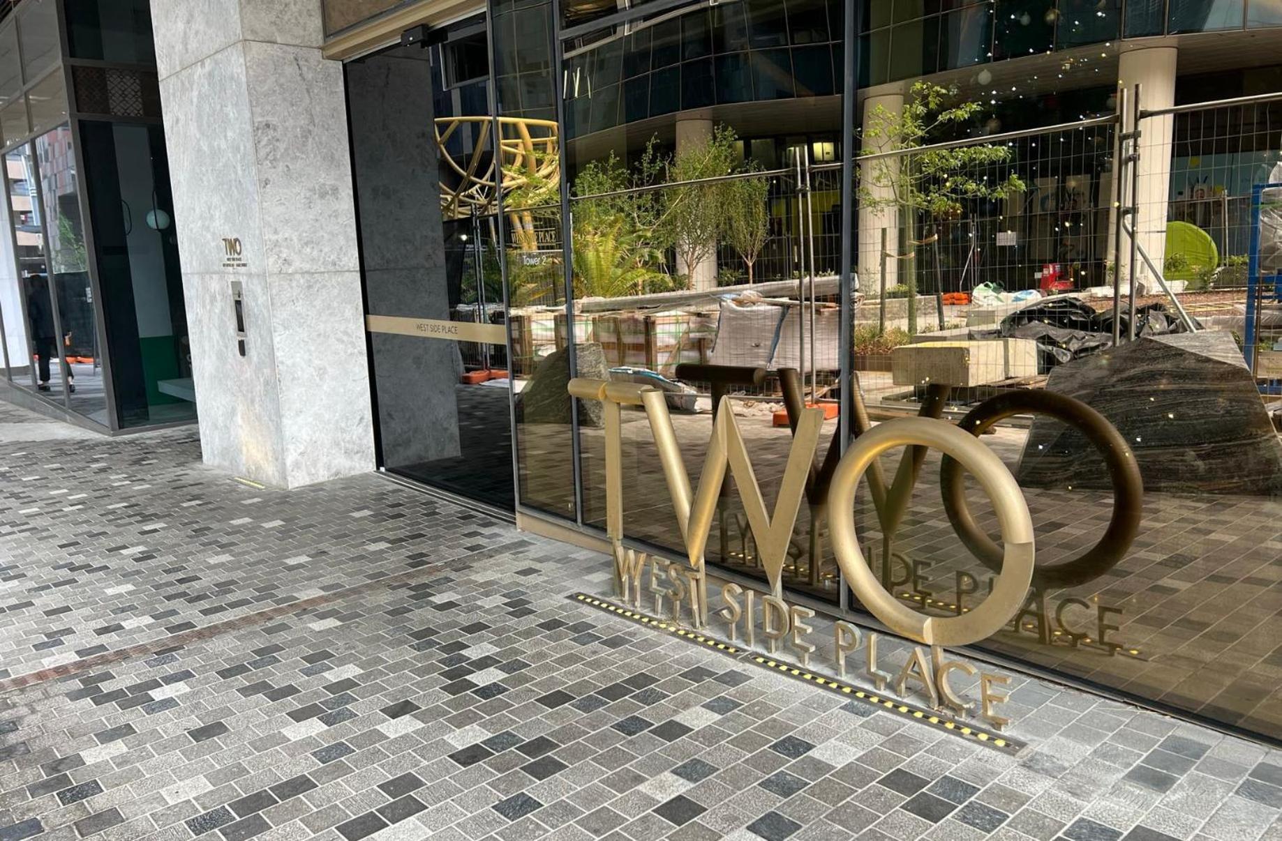 Mega Style West Side Place Apartment