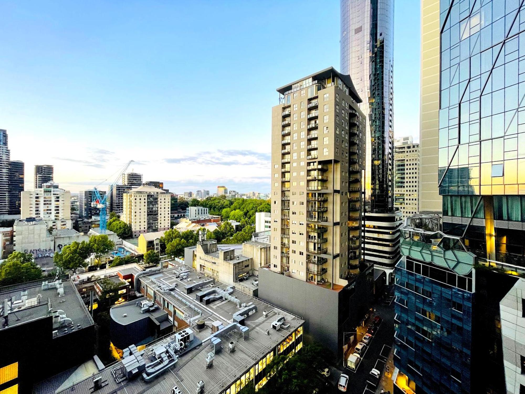 Mega Style West Side Place Apartment