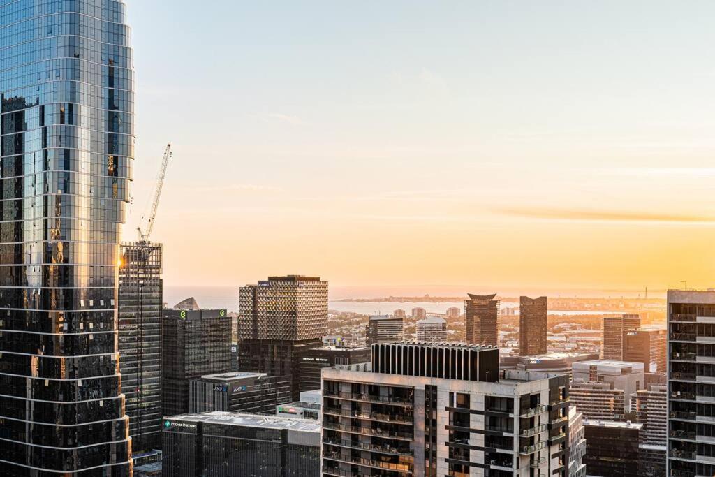 Breathtaking Views In Location With Parking Apartment Melbourne