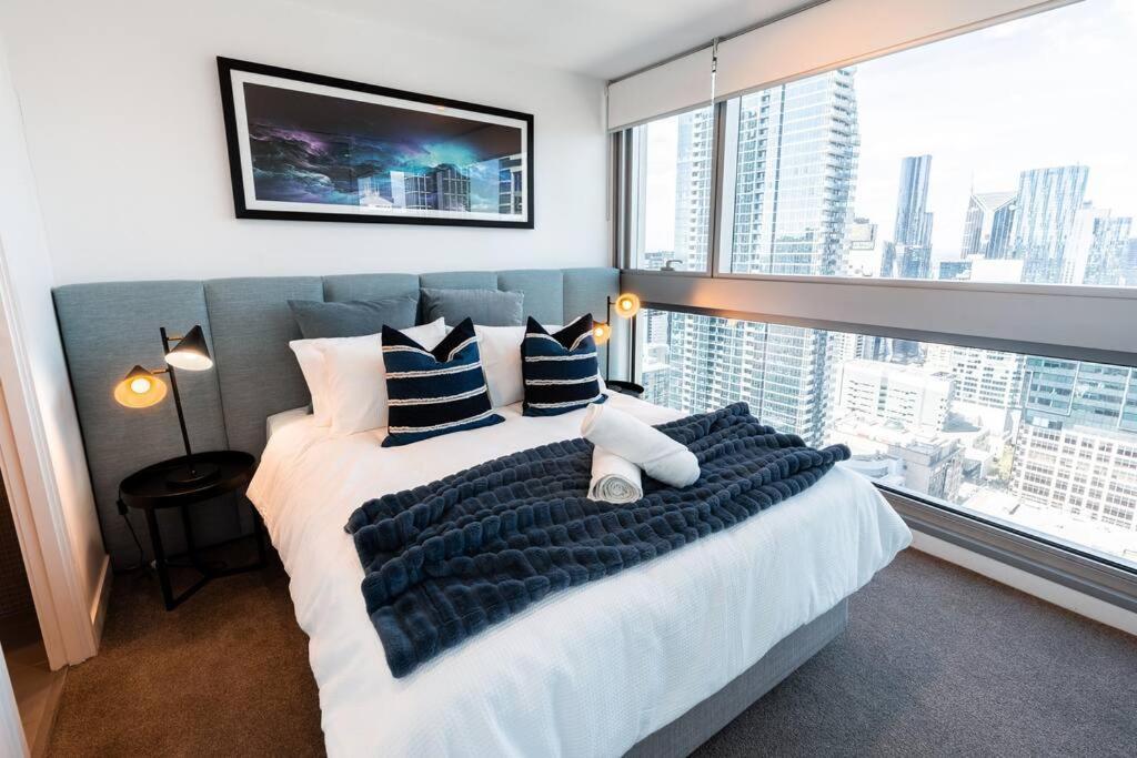 Breathtaking Views In Location With Parking Apartment Melbourne
