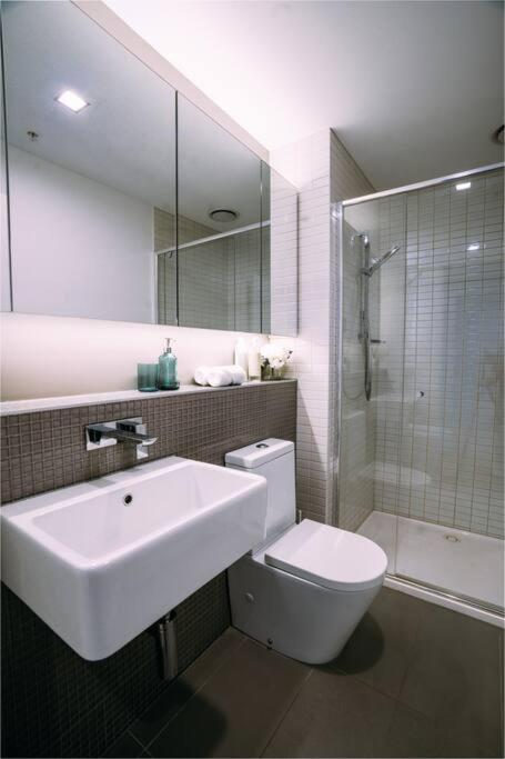 Apartment Breathtaking Views In Location With Parking Melbourne