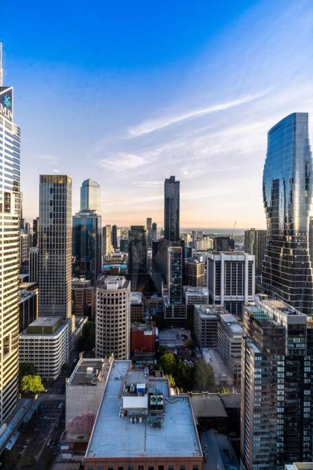 Breathtaking Views In Location With Parking Apartment
