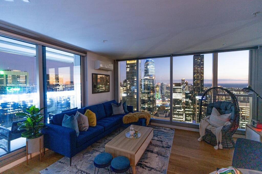 Breathtaking Views In Location With Parking *