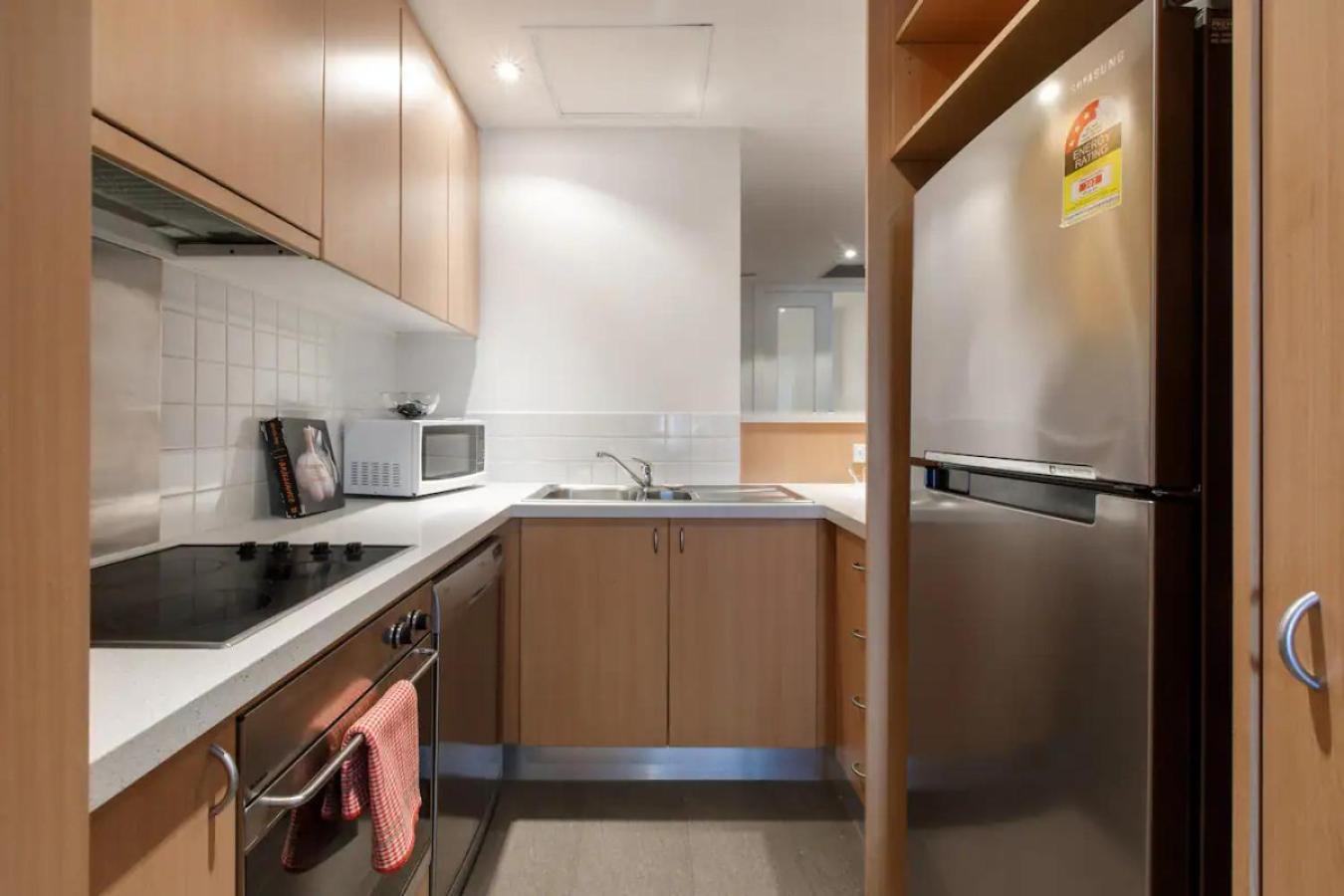 Two Bedroom Treasure On William - Sleeps 4 Apartment *