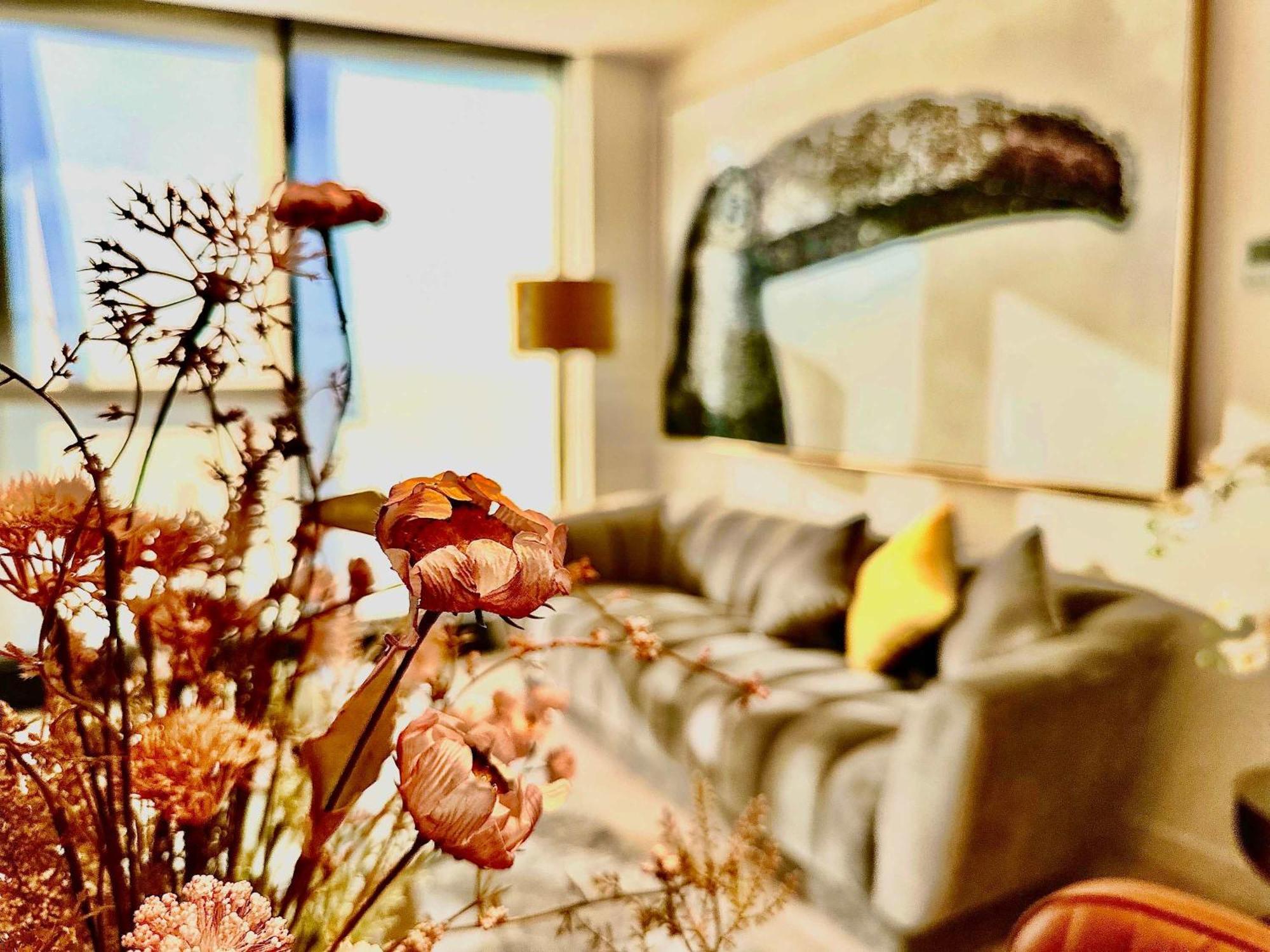 Apartment Highrise Location 2 Bedrooms & 2 Bathrooms Melbourne