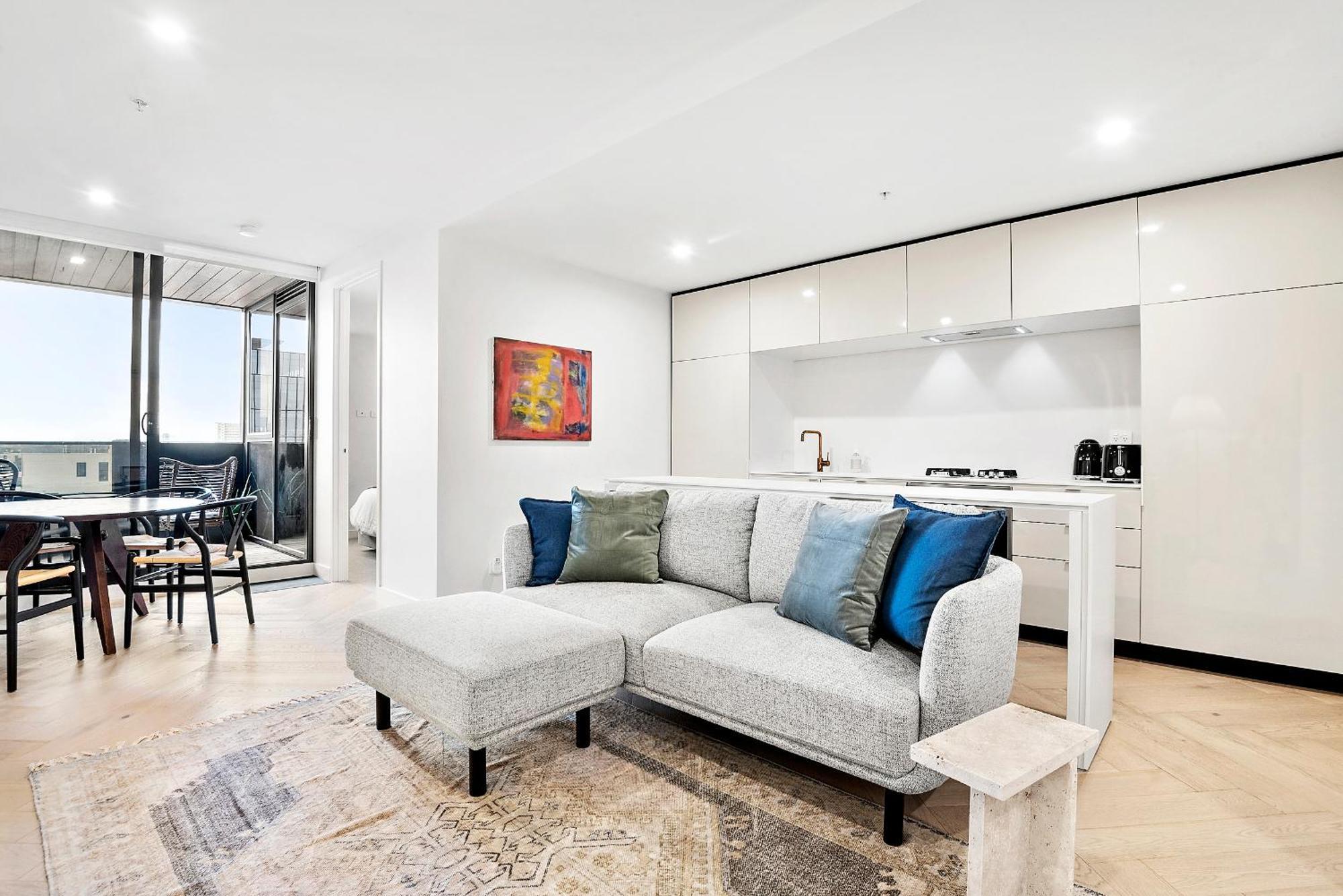 Artistic Urban Getaway Just Off Smith Street! Apartment