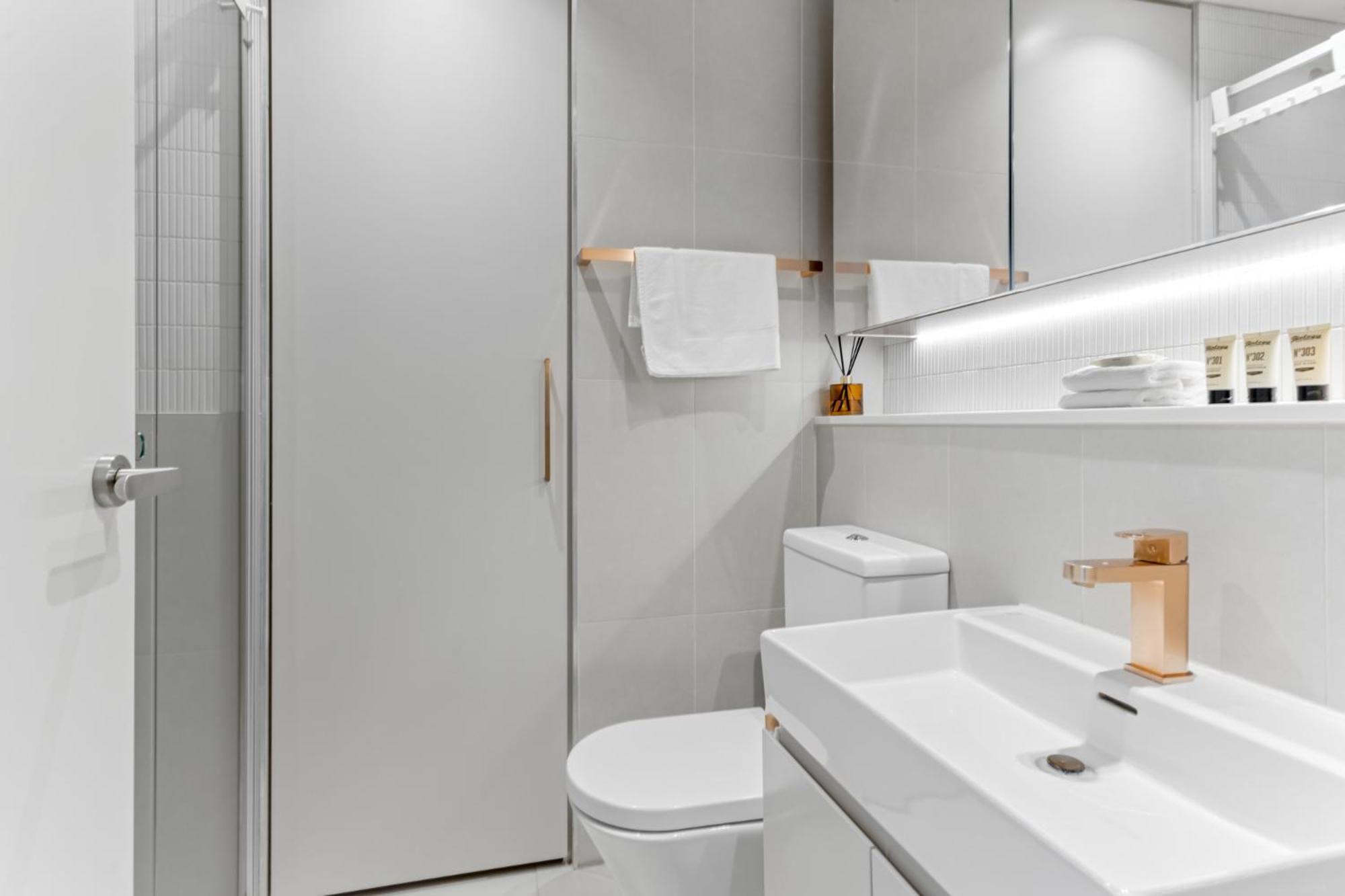 Apartment High-rise Elegant 1-bed Pad Melbourne